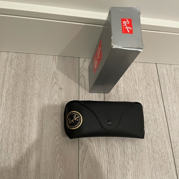 NWT Authentic Ray-Ban Wayfarer Sunglasses - Picture 3 of 4